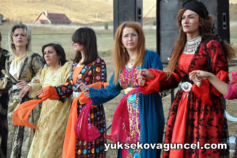 Yüksekova'da 01-02-Eylül 2012'de dünya evine giren çiftlerimizi sizlerler için sayfamıza taşıdık. Yüksekova Güncel Ailesi olarak tüm çitflerimize mutluluklar dileriz. Fotoğraf & Görüntü: Yaşar KAPLAN