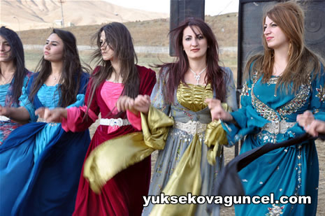 Yüksekova'da 01-02-Eylül 2012'de dünya evine giren çiftlerimizi sizlerler için sayfamıza taşıdık. Yüksekova Güncel Ailesi olarak tüm çitflerimize mutluluklar dileriz. Fotoğraf & Görüntü: Yaşar KAPLAN