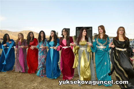 Yüksekova'da 01-02-Eylül 2012'de dünya evine giren çiftlerimizi sizlerler için sayfamıza taşıdık. Yüksekova Güncel Ailesi olarak tüm çitflerimize mutluluklar dileriz. Fotoğraf & Görüntü: Yaşar KAPLAN