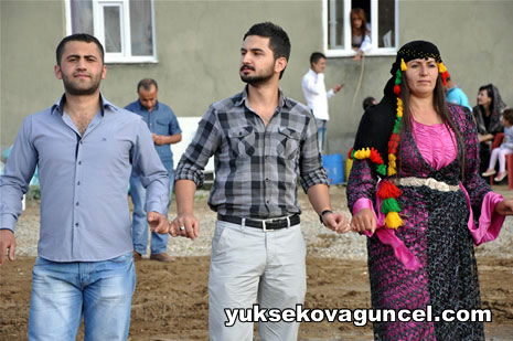 Yüksekova'da 01-02-Eylül 2012'de dünya evine giren çiftlerimizi sizlerler için sayfamıza taşıdık. Yüksekova Güncel Ailesi olarak tüm çitflerimize mutluluklar dileriz. Fotoğraf & Görüntü: Yaşar KAPLAN