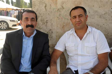 Yüksekova'da 08-09-Eylül 2012'de dünya evine giren çiftlerimizi sizlerler için sayfamıza taşıdık. Yüksekova Güncel Ailesi olarak tüm çitflerimize mutluluklar dileriz. Fotoğraf & Görüntü: Yaşar KAPLAN