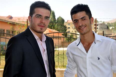 Yüksekova'da 08-09-Eylül 2012'de dünya evine giren çiftlerimizi sizlerler için sayfamıza taşıdık. Yüksekova Güncel Ailesi olarak tüm çitflerimize mutluluklar dileriz. Fotoğraf & Görüntü: Yaşar KAPLAN