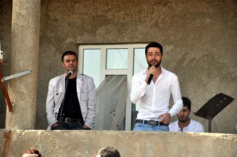 Yüksekova'da 08-09-Eylül 2012'de dünya evine giren çiftlerimizi sizlerler için sayfamıza taşıdık. Yüksekova Güncel Ailesi olarak tüm çitflerimize mutluluklar dileriz. Fotoğraf & Görüntü: Yaşar KAPLAN