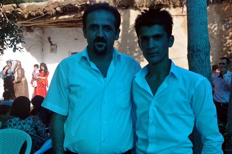 Yüksekova'da 08-09-Eylül 2012'de dünya evine giren çiftlerimizi sizlerler için sayfamıza taşıdık. Yüksekova Güncel Ailesi olarak tüm çitflerimize mutluluklar dileriz. Fotoğraf & Görüntü: Yaşar KAPLAN