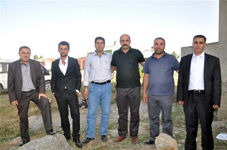 Yüksekova'da 08-09-Eylül 2012'de dünya evine giren çiftlerimizi sizlerler için sayfamıza taşıdık. Yüksekova Güncel Ailesi olarak tüm çitflerimize mutluluklar dileriz. Fotoğraf & Görüntü: Yaşar KAPLAN