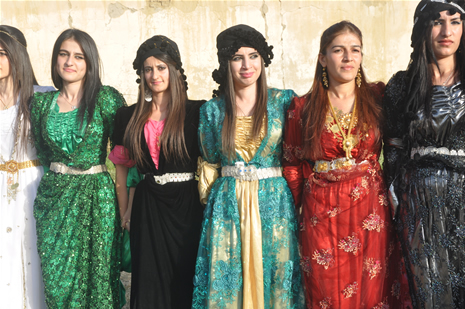 Yüksekova'da 08-09-Eylül 2012'de dünya evine giren çiftlerimizi sizlerler için sayfamıza taşıdık. Yüksekova Güncel Ailesi olarak tüm çitflerimize mutluluklar dileriz. Fotoğraf & Görüntü: Yaşar KAPLAN