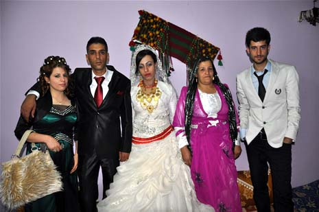 Yüksekova'da 08-09-Eylül 2012'de dünya evine giren çiftlerimizi sizlerler için sayfamıza taşıdık. Yüksekova Güncel Ailesi olarak tüm çitflerimize mutluluklar dileriz. Fotoğraf & Görüntü: Yaşar KAPLAN