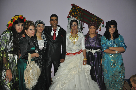 Yüksekova'da 08-09-Eylül 2012'de dünya evine giren çiftlerimizi sizlerler için sayfamıza taşıdık. Yüksekova Güncel Ailesi olarak tüm çitflerimize mutluluklar dileriz. Fotoğraf & Görüntü: Yaşar KAPLAN