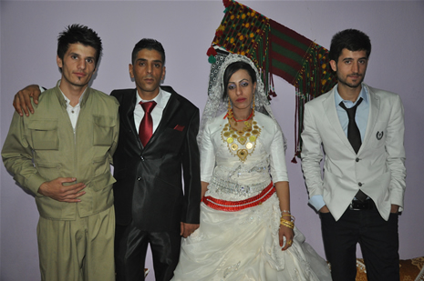 Yüksekova'da 08-09-Eylül 2012'de dünya evine giren çiftlerimizi sizlerler için sayfamıza taşıdık. Yüksekova Güncel Ailesi olarak tüm çitflerimize mutluluklar dileriz. Fotoğraf & Görüntü: Yaşar KAPLAN