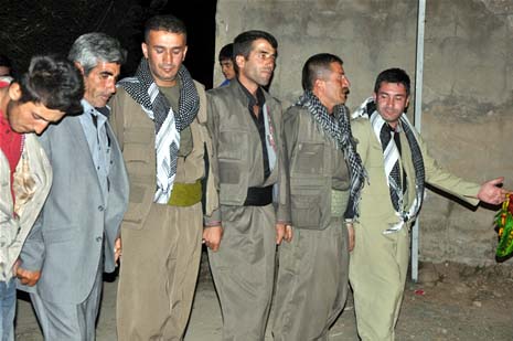 Yüksekova'da 08-09-Eylül 2012'de dünya evine giren çiftlerimizi sizlerler için sayfamıza taşıdık. Yüksekova Güncel Ailesi olarak tüm çitflerimize mutluluklar dileriz. Fotoğraf & Görüntü: Yaşar KAPLAN