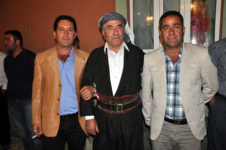 Yüksekova'da 08-09-Eylül 2012'de dünya evine giren çiftlerimizi sizlerler için sayfamıza taşıdık. Yüksekova Güncel Ailesi olarak tüm çitflerimize mutluluklar dileriz. Fotoğraf & Görüntü: Yaşar KAPLAN