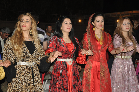 Yüksekova'da 08-09-Eylül 2012'de dünya evine giren çiftlerimizi sizlerler için sayfamıza taşıdık. Yüksekova Güncel Ailesi olarak tüm çitflerimize mutluluklar dileriz. Fotoğraf & Görüntü: Yaşar KAPLAN