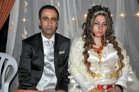 Yüksekova'da 15-16-Eylül 2012'de dünya evine giren çiftlerimizi sizlerler için sayfamıza taşıdık. Yüksekova Güncel Ailesi olarak tüm çiftlerimize mutluluklar dileriz. Fotoğraf & Görüntü: Yaşar KAPLAN- Sinan Akkurt