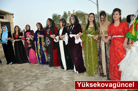 Yüksekova'da 15-16-Eylül 2012'de dünya evine giren çiftlerimizi sizlerler için sayfamıza taşıdık. Yüksekova Güncel Ailesi olarak tüm çiftlerimize mutluluklar dileriz. Fotoğraf & Görüntü: Yaşar KAPLAN- Sinan Akkurt