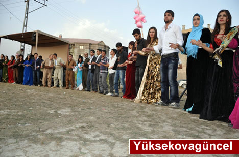 Yüksekova'da 15-16-Eylül 2012'de dünya evine giren çiftlerimizi sizlerler için sayfamıza taşıdık. Yüksekova Güncel Ailesi olarak tüm çiftlerimize mutluluklar dileriz. Fotoğraf & Görüntü: Yaşar KAPLAN- Sinan Akkurt