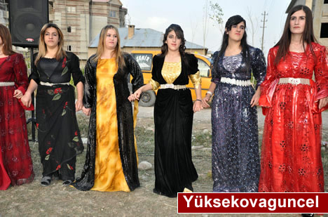 Yüksekova'da 15-16-Eylül 2012'de dünya evine giren çiftlerimizi sizlerler için sayfamıza taşıdık. Yüksekova Güncel Ailesi olarak tüm çiftlerimize mutluluklar dileriz. Fotoğraf & Görüntü: Yaşar KAPLAN- Sinan Akkurt