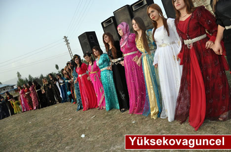 Yüksekova'da 15-16-Eylül 2012'de dünya evine giren çiftlerimizi sizlerler için sayfamıza taşıdık. Yüksekova Güncel Ailesi olarak tüm çiftlerimize mutluluklar dileriz. Fotoğraf & Görüntü: Yaşar KAPLAN- Sinan Akkurt