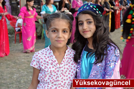 Yüksekova'da 15-16-Eylül 2012'de dünya evine giren çiftlerimizi sizlerler için sayfamıza taşıdık. Yüksekova Güncel Ailesi olarak tüm çiftlerimize mutluluklar dileriz. Fotoğraf & Görüntü: Yaşar KAPLAN- Sinan Akkurt