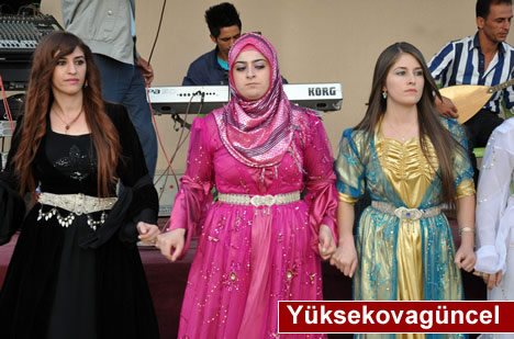 Yüksekova'da 15-16-Eylül 2012'de dünya evine giren çiftlerimizi sizlerler için sayfamıza taşıdık. Yüksekova Güncel Ailesi olarak tüm çiftlerimize mutluluklar dileriz. Fotoğraf & Görüntü: Yaşar KAPLAN- Sinan Akkurt