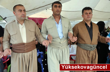 Yüksekova'da 15-16-Eylül 2012'de dünya evine giren çiftlerimizi sizlerler için sayfamıza taşıdık. Yüksekova Güncel Ailesi olarak tüm çiftlerimize mutluluklar dileriz. Fotoğraf & Görüntü: Yaşar KAPLAN- Sinan Akkurt