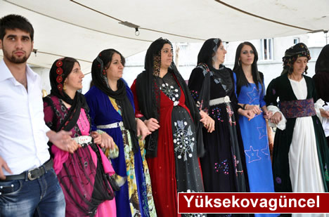 Yüksekova'da 15-16-Eylül 2012'de dünya evine giren çiftlerimizi sizlerler için sayfamıza taşıdık. Yüksekova Güncel Ailesi olarak tüm çiftlerimize mutluluklar dileriz. Fotoğraf & Görüntü: Yaşar KAPLAN- Sinan Akkurt