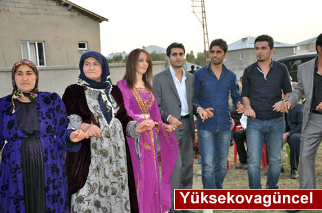 Yüksekova'da 15-16-Eylül 2012'de dünya evine giren çiftlerimizi sizlerler için sayfamıza taşıdık. Yüksekova Güncel Ailesi olarak tüm çiftlerimize mutluluklar dileriz. Fotoğraf & Görüntü: Yaşar KAPLAN- Sinan Akkurt