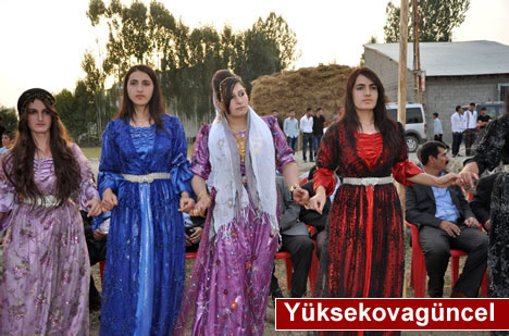 Yüksekova'da 15-16-Eylül 2012'de dünya evine giren çiftlerimizi sizlerler için sayfamıza taşıdık. Yüksekova Güncel Ailesi olarak tüm çiftlerimize mutluluklar dileriz. Fotoğraf & Görüntü: Yaşar KAPLAN- Sinan Akkurt