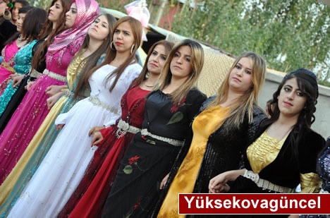 Yüksekova'da 15-16-Eylül 2012'de dünya evine giren çiftlerimizi sizlerler için sayfamıza taşıdık. Yüksekova Güncel Ailesi olarak tüm çiftlerimize mutluluklar dileriz. Fotoğraf & Görüntü: Yaşar KAPLAN- Sinan Akkurt