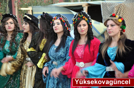 Yüksekova'da 15-16-Eylül 2012'de dünya evine giren çiftlerimizi sizlerler için sayfamıza taşıdık. Yüksekova Güncel Ailesi olarak tüm çiftlerimize mutluluklar dileriz. Fotoğraf & Görüntü: Yaşar KAPLAN- Sinan Akkurt