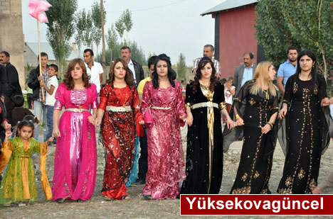 Yüksekova'da 15-16-Eylül 2012'de dünya evine giren çiftlerimizi sizlerler için sayfamıza taşıdık. Yüksekova Güncel Ailesi olarak tüm çiftlerimize mutluluklar dileriz. Fotoğraf & Görüntü: Yaşar KAPLAN- Sinan Akkurt