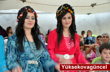 Yüksekova'da 15-16-Eylül 2012'de dünya evine giren çiftlerimizi sizlerler için sayfamıza taşıdık. Yüksekova Güncel Ailesi olarak tüm çiftlerimize mutluluklar dileriz. Fotoğraf & Görüntü: Yaşar KAPLAN- Sinan Akkurt