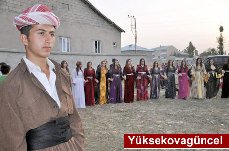Yüksekova'da 15-16-Eylül 2012'de dünya evine giren çiftlerimizi sizlerler için sayfamıza taşıdık. Yüksekova Güncel Ailesi olarak tüm çiftlerimize mutluluklar dileriz. Fotoğraf & Görüntü: Yaşar KAPLAN- Sinan Akkurt