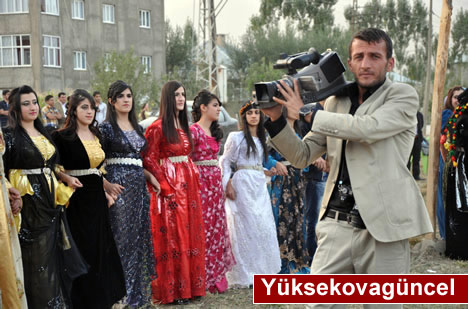 Yüksekova'da 15-16-Eylül 2012'de dünya evine giren çiftlerimizi sizlerler için sayfamıza taşıdık. Yüksekova Güncel Ailesi olarak tüm çiftlerimize mutluluklar dileriz. Fotoğraf & Görüntü: Yaşar KAPLAN- Sinan Akkurt