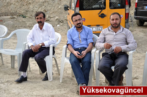 Yüksekova'da 15-16-Eylül 2012'de dünya evine giren çiftlerimizi sizlerler için sayfamıza taşıdık. Yüksekova Güncel Ailesi olarak tüm çiftlerimize mutluluklar dileriz. Fotoğraf & Görüntü: Yaşar KAPLAN- Sinan Akkurt