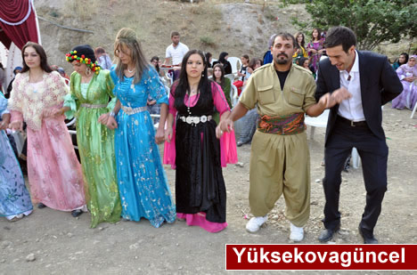 Yüksekova'da 15-16-Eylül 2012'de dünya evine giren çiftlerimizi sizlerler için sayfamıza taşıdık. Yüksekova Güncel Ailesi olarak tüm çiftlerimize mutluluklar dileriz. Fotoğraf & Görüntü: Yaşar KAPLAN- Sinan Akkurt