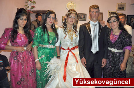 Yüksekova'da 15-16-Eylül 2012'de dünya evine giren çiftlerimizi sizlerler için sayfamıza taşıdık. Yüksekova Güncel Ailesi olarak tüm çiftlerimize mutluluklar dileriz. Fotoğraf & Görüntü: Yaşar KAPLAN- Sinan Akkurt