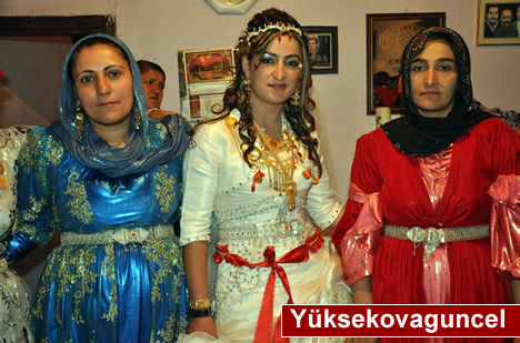 Yüksekova'da 15-16-Eylül 2012'de dünya evine giren çiftlerimizi sizlerler için sayfamıza taşıdık. Yüksekova Güncel Ailesi olarak tüm çiftlerimize mutluluklar dileriz. Fotoğraf & Görüntü: Yaşar KAPLAN- Sinan Akkurt