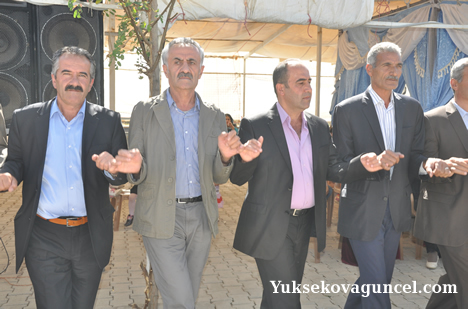 Yüksekova'da 15-16-Eylül 2012'de dünya evine giren çiftlerimizi sizlerler için sayfamıza taşıdık. Yüksekova Güncel Ailesi olarak tüm çiftlerimize mutluluklar dileriz. Fotoğraf & Görüntü: Yaşar KAPLAN- Sinan Akkurt