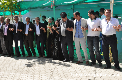 Yüksekova'da 15-16-Eylül 2012'de dünya evine giren çiftlerimizi sizlerler için sayfamıza taşıdık. Yüksekova Güncel Ailesi olarak tüm çiftlerimize mutluluklar dileriz. Fotoğraf & Görüntü: Yaşar KAPLAN- Sinan Akkurt