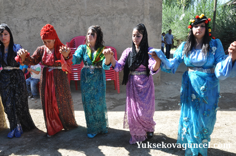 Yüksekova'da 15-16-Eylül 2012'de dünya evine giren çiftlerimizi sizlerler için sayfamıza taşıdık. Yüksekova Güncel Ailesi olarak tüm çiftlerimize mutluluklar dileriz. Fotoğraf & Görüntü: Yaşar KAPLAN- Sinan Akkurt