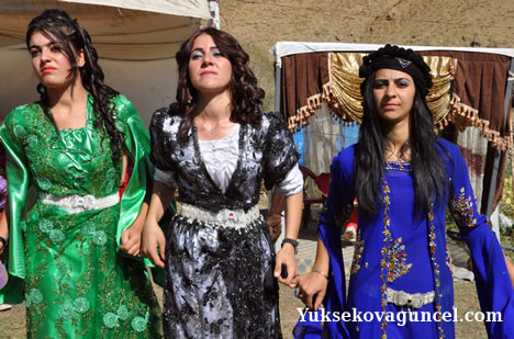 Yüksekova'da 15-16-Eylül 2012'de dünya evine giren çiftlerimizi sizlerler için sayfamıza taşıdık. Yüksekova Güncel Ailesi olarak tüm çiftlerimize mutluluklar dileriz. Fotoğraf & Görüntü: Yaşar KAPLAN- Sinan Akkurt