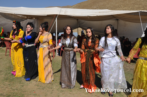 Yüksekova'da 15-16-Eylül 2012'de dünya evine giren çiftlerimizi sizlerler için sayfamıza taşıdık. Yüksekova Güncel Ailesi olarak tüm çiftlerimize mutluluklar dileriz. Fotoğraf & Görüntü: Yaşar KAPLAN- Sinan Akkurt