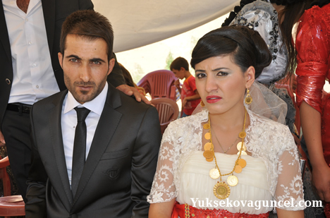 Yüksekova'da 15-16-Eylül 2012'de dünya evine giren çiftlerimizi sizlerler için sayfamıza taşıdık. Yüksekova Güncel Ailesi olarak tüm çiftlerimize mutluluklar dileriz. Fotoğraf & Görüntü: Yaşar KAPLAN- Sinan Akkurt