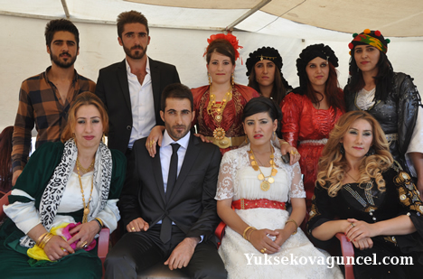 Yüksekova'da 15-16-Eylül 2012'de dünya evine giren çiftlerimizi sizlerler için sayfamıza taşıdık. Yüksekova Güncel Ailesi olarak tüm çiftlerimize mutluluklar dileriz. Fotoğraf & Görüntü: Yaşar KAPLAN- Sinan Akkurt