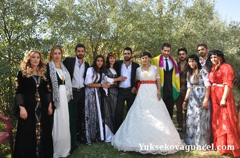 Yüksekova'da 15-16-Eylül 2012'de dünya evine giren çiftlerimizi sizlerler için sayfamıza taşıdık. Yüksekova Güncel Ailesi olarak tüm çiftlerimize mutluluklar dileriz. Fotoğraf & Görüntü: Yaşar KAPLAN- Sinan Akkurt