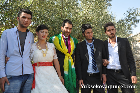 Yüksekova'da 15-16-Eylül 2012'de dünya evine giren çiftlerimizi sizlerler için sayfamıza taşıdık. Yüksekova Güncel Ailesi olarak tüm çiftlerimize mutluluklar dileriz. Fotoğraf & Görüntü: Yaşar KAPLAN- Sinan Akkurt