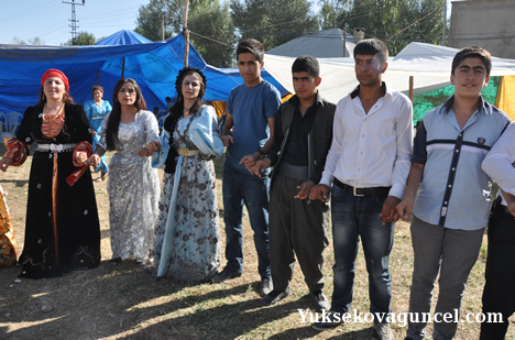 Yüksekova'da 15-16-Eylül 2012'de dünya evine giren çiftlerimizi sizlerler için sayfamıza taşıdık. Yüksekova Güncel Ailesi olarak tüm çiftlerimize mutluluklar dileriz. Fotoğraf & Görüntü: Yaşar KAPLAN- Sinan Akkurt