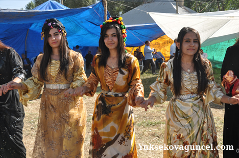 Yüksekova'da 15-16-Eylül 2012'de dünya evine giren çiftlerimizi sizlerler için sayfamıza taşıdık. Yüksekova Güncel Ailesi olarak tüm çiftlerimize mutluluklar dileriz. Fotoğraf & Görüntü: Yaşar KAPLAN- Sinan Akkurt