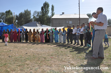 Yüksekova'da 15-16-Eylül 2012'de dünya evine giren çiftlerimizi sizlerler için sayfamıza taşıdık. Yüksekova Güncel Ailesi olarak tüm çiftlerimize mutluluklar dileriz. Fotoğraf & Görüntü: Yaşar KAPLAN- Sinan Akkurt