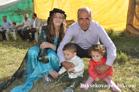 Yüksekova'da 15-16-Eylül 2012'de dünya evine giren çiftlerimizi sizlerler için sayfamıza taşıdık. Yüksekova Güncel Ailesi olarak tüm çiftlerimize mutluluklar dileriz. Fotoğraf & Görüntü: Yaşar KAPLAN- Sinan Akkurt